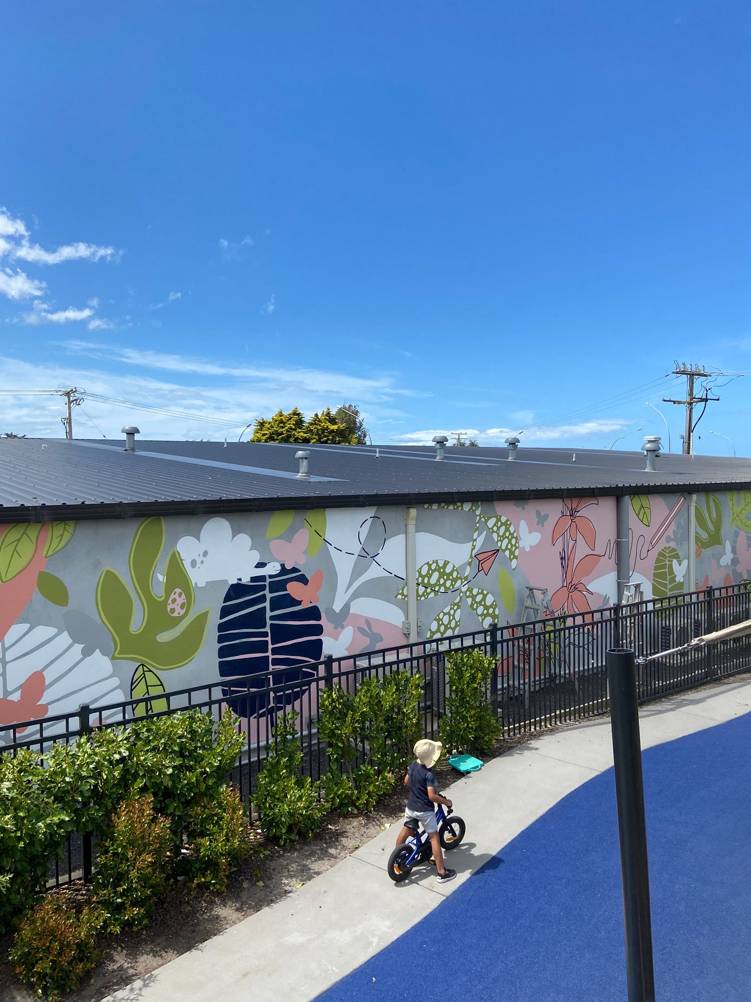 bright-mural-childrens-playground-papamoa-daycare